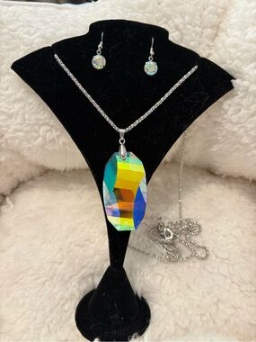 Iridescent Multi-Color Faceted Crystal Pendant Necklace - Silver Chain